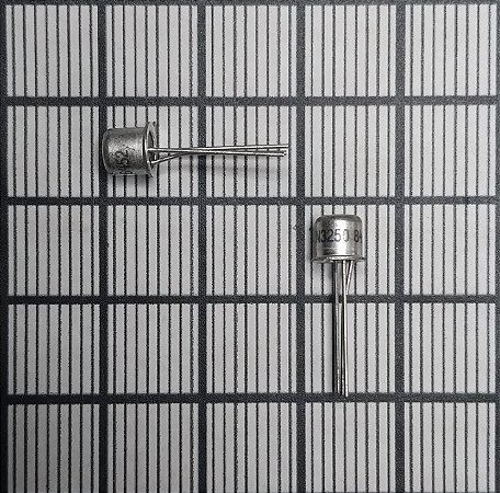 TRANSISTOR -  2068166-0701    (EMB-1965)  (2N3250)