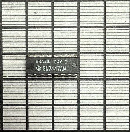 CIRCUITO INTEGRADO - SN7447