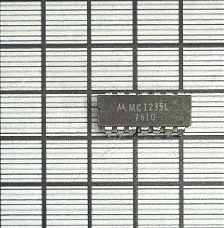 CIRCUITO INTEGRADO - MC1235L
