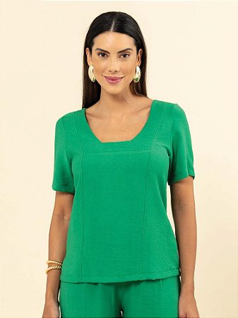Blusa "Livre" Manga Curta Decote Quadrado
