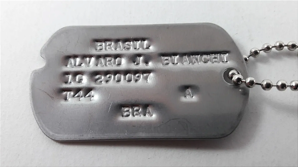 DOG TAG FEB / SEGUNDA GUERRA MUNDIAL ORIGINAL USA GRAVADO EM BAIXO RELEVO COM CORTE V