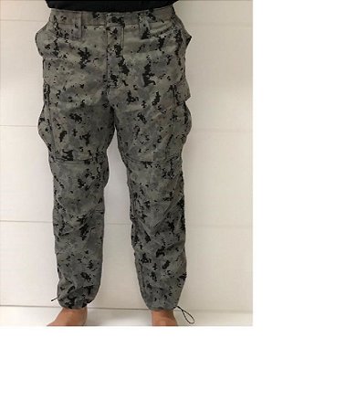 calça camuflada cinza