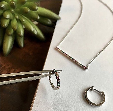 Brinco Argola em Ouro branco 18k e Safiras.
