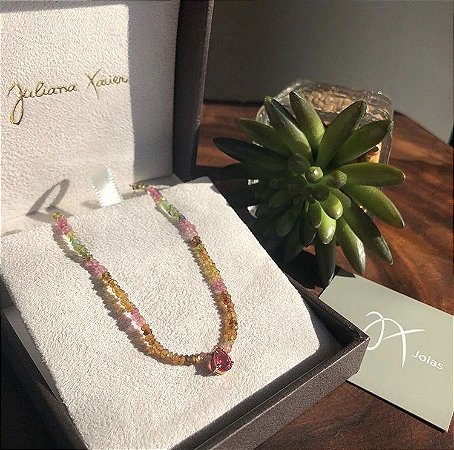 Chocker em ouro rosê e Turmalinas.