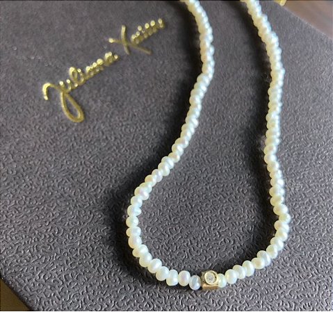 Colar em Pérolas e ponto de luz em Diamante em ouro amarelo 18k