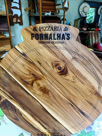 Tábua para servir pizza e petiscos.