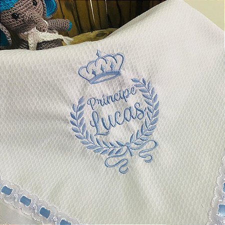 Manta Piquê Bordada Príncipe com Coroa