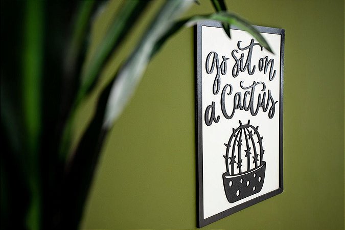 Quadro Para Sala Com Frase: Go Sit On A Cactus  Com Relevo Em Madeira