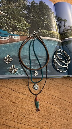 MIX DE COLARES COURO MARROM PEIXE PRATA