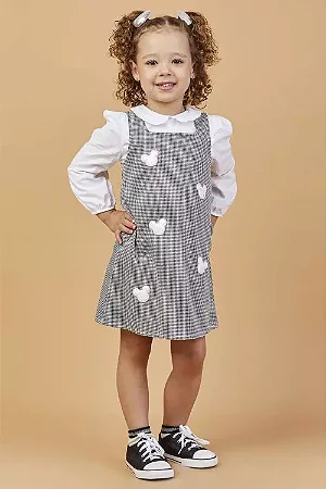 Conjunto salopete pied poule e camisa branca | Gabriela Aquarela