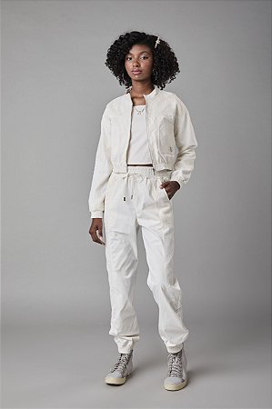 Conjunto calça e jaqueta em sarja com tela bordada | Pinkx