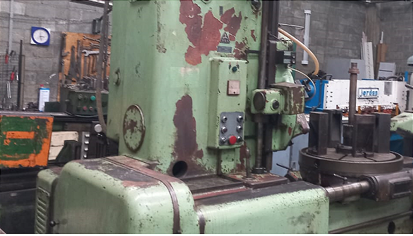 GERADORA DE ENGRENAGENS TOS FO-10 COM ARMARIO DE ENGRENAGENS DE RECAMBIO