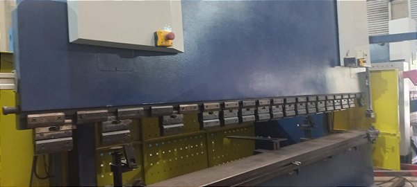 PRENSA DOBRADEIRA HIDRÁULICA DURMA DU6000 4000X300 TONELADAS