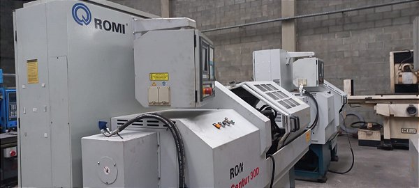 TORNO CNC ROMI MOD CENTUR 30D - 1000MM COMANDO MACH9