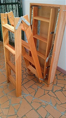 Escada Merco para Sótão Madeira 3,00m 68cm x 138cm -- ( Vão no teto 70cm x 140cm )