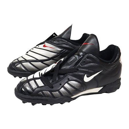 Chuteira Nike Air Zoom Total 90 I TF "Black White Red" 2000 (39) -  www.soccercollective.com.br