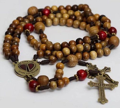 Terço do casal, em madeira.