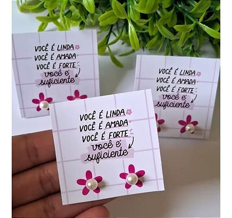 100 pares de brincos de pérola, acompanha tag.