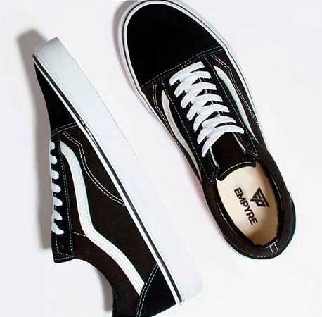 Tênis masculino, tamanho 39.