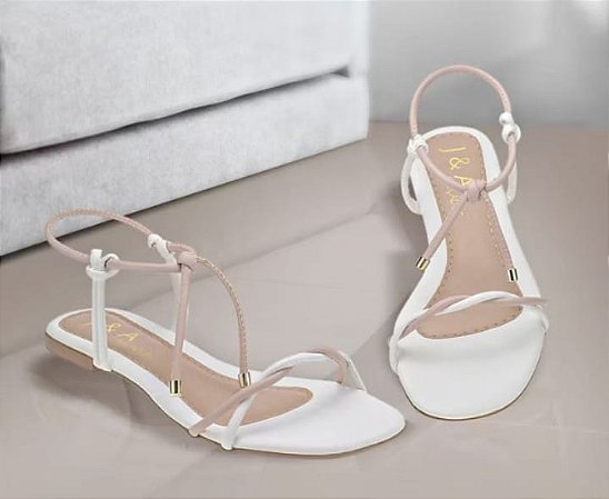 Sandália rasteira trançada com detalhe em nó, cor branca e nude, tamanho 36.