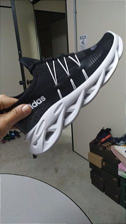 Tênis Adidas Maverick