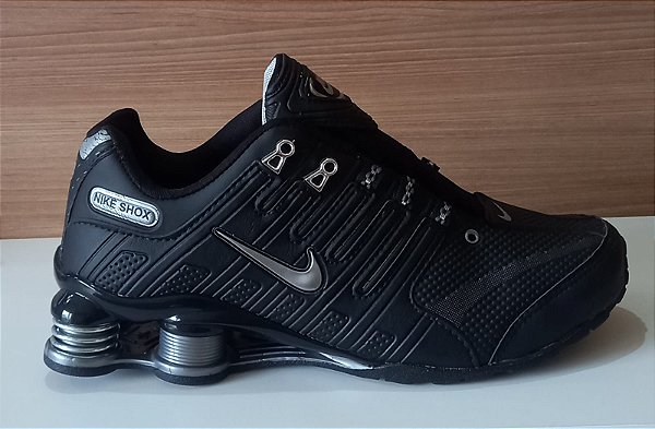 Tênis Nike Shox R4