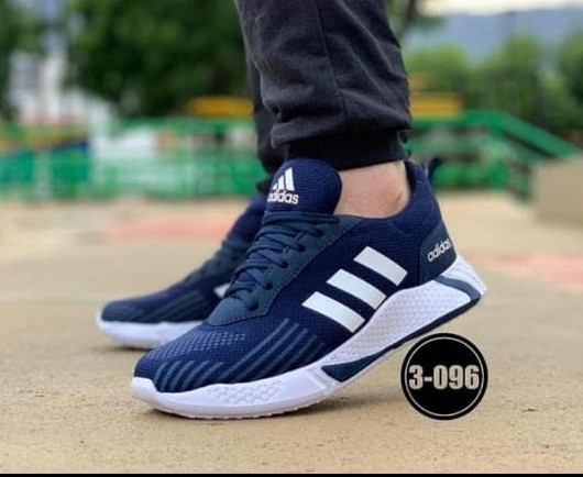 Tênis Adidas