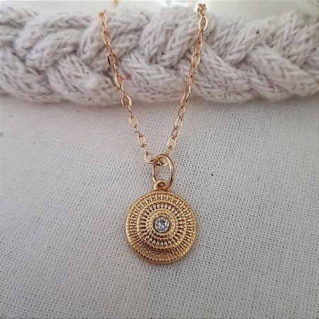 Colar Dourado com Pingente
