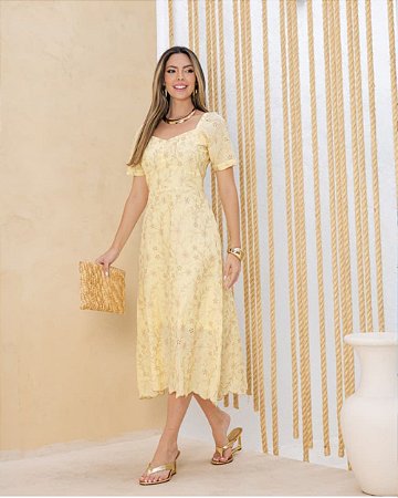 Vestido Midi Em Laise Decote Coração e Manga Curta