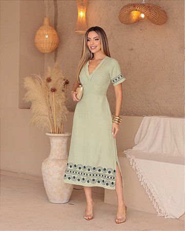 Vestido Midi Em Viscose Bordado