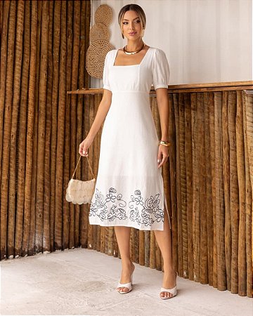Vestido Midi Em Viscose Bordado Decote Quadrado