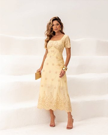 Vestido Midi Em Laise Bordado Manga Curta