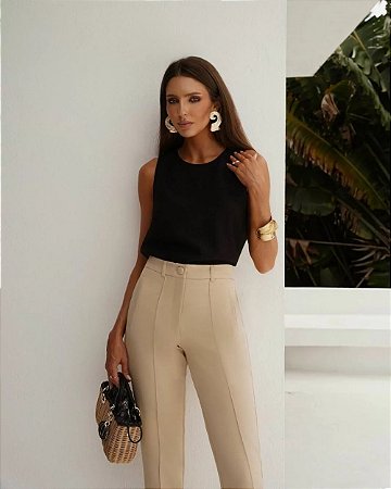 Blusa Cavada Com Detalhes Martingale Doce Flor