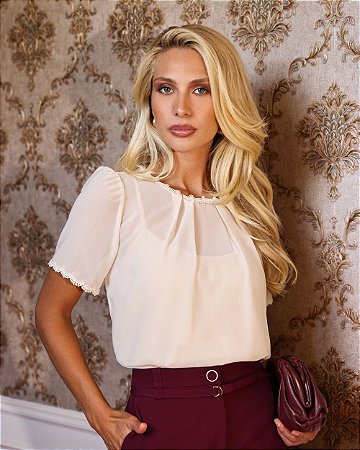 Blusa Com Pregas Decote E Manga Detalhes Renda Doce Flor