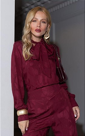 Blusa em Viscose Jacquard Manga Longa com Laço