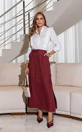 Saia Midi Em Alfaiataria Fenda Lateral e Bolsos Utilitários