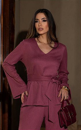Blusa Manga Longa em Malha Texturizada com Cinto Faixa