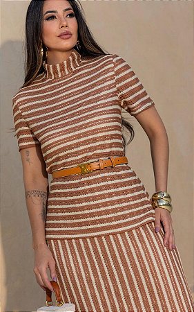 Blusa Em Crochê Com Gola Alta e Listras Bicolores