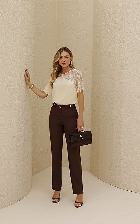 Calça Reta Em Alfaiataria Com Martingale Doce Flor