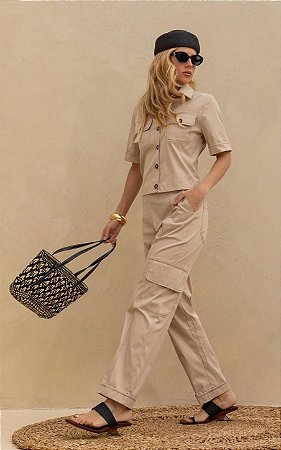 Calça Reta Twill Com Bolsos Cargo e Pesponto