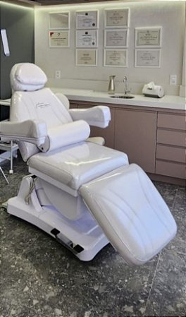 MACA  POLTRONA  ELETRICA LUXO  + LUPA EM LED DE  ALUMINIO + MOCHO + LOGO PERSONALIZADO DA SUA CLINICA  +  PLASTIFICAÇÃO DA SUA MACA