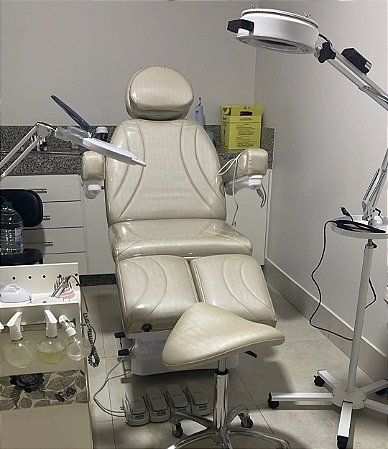 COMBO MACA POLTRONA ELÉTRICA LUXO PODOLOGIA + MOCHO + LOGO DA SUA CLINICA + EXAUSTOR  + SUPORTE PARA EXAUSTOR + LOGO PERSONALIZADO DA SUA CLINICA
