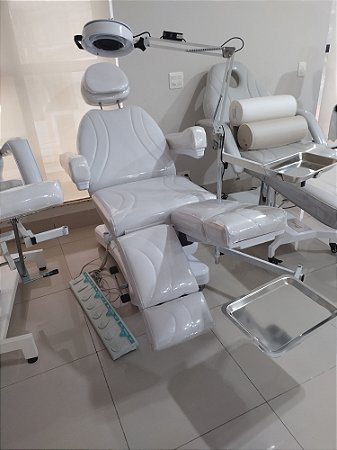 COMBO MACA POLTRONA ELÉTRICA LUXO PODOLOGIA + EXAUSTOR + MOCHO  + KIT DE 2 BANDEJAS INOXIDÁVEL E SUPORTE FIXADO NA POLTRONA + LOGO PERSONALIZADO DE SUA CLINICA