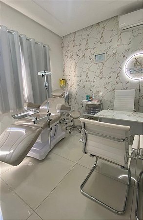 MACA  POLTRONA  100% ELÉTRICA  LUXO COM SUPORTE E BANDEJA INOXIDÁVEL + PLASTIFICAÇÃO + LOGO PERSONALIZADO DA SUA CLINICA + MOCHO + LUPA LED EM ALUMINIO + RODINHAS E FREIOS