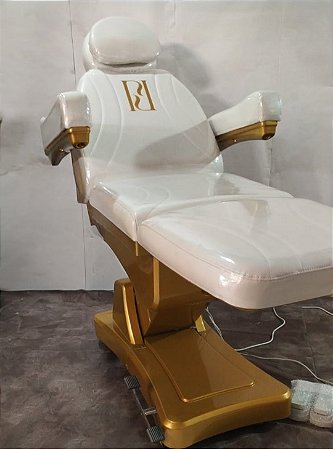 KIT MACA POLTRONA 100% ELÉTRICA LUXO 3 MOTORES + ESTRUTURA ( BASE DOURADA ) PERSONALIZADA DA SUA MACA ELÉTRICA + PLASTIFICAÇÃO + LOGO PERSONALIZADO DA SUA CLINICA + MOCHO COM PÉS DOURADO NA COR DA SUA MACA + LUPA EM LED DE ALUMINIO ARTUCULADA + RODIZIOS