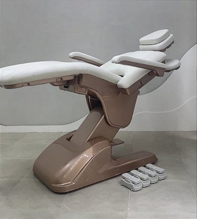 MACA POLTRONA 100% ELÉTRICA LUXO PARA ESTÉTICA COM TRENDELENBURG + MASSAGEADOR INTERNO + CONNECT ( CENTRAL DE COMANDO INTEGRADO DA SUA MACA ELÉTRICA ) + ESTRUTURA ( BASE ) COM A COR DE SUA PREFERÊNCIA + LOGO PERSONALIZADO DA SUA MACA ELÉTRICA