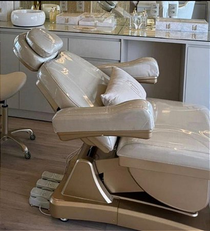 KIT MACA POLTRONA 100% ELÉTRICA LUXO 3 MOTORES + ESTRUTURA ( BASE DOURADA ) PERSONALIZADA DA SUA MACA ELÉTRICA + PLASTIFICAÇÃO + LOGO PERSONALIZADO DA SUA CLINICA + MOCHO COM PÉS DOURADO NA COR DA SUA MACA + LUPA EM LED DE ALUMINIO ARTUCULADA
