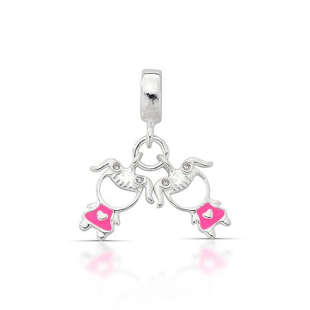 Berloque de Prata Duas Meninas Resina Rosa e Zircônias