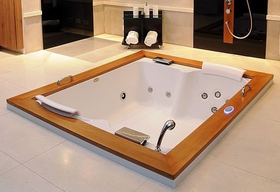 BANHEIRA AURA WOOD - JACUZZI - 2 PESSOAS - ACRÍLICA