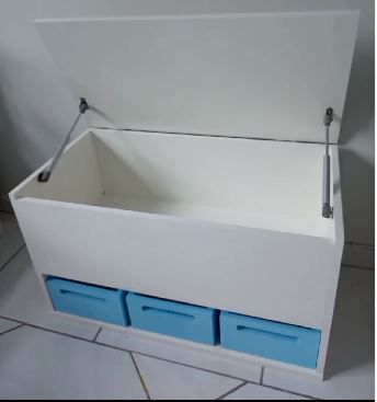 Baú 100% MDF branco com gavetas coloridas